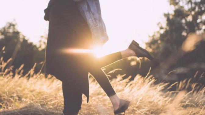 What makes a guy want a relationship with a girl?