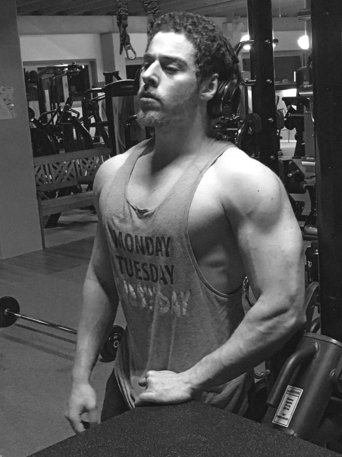 Girls, do you think my body is too muscular or is it just good??