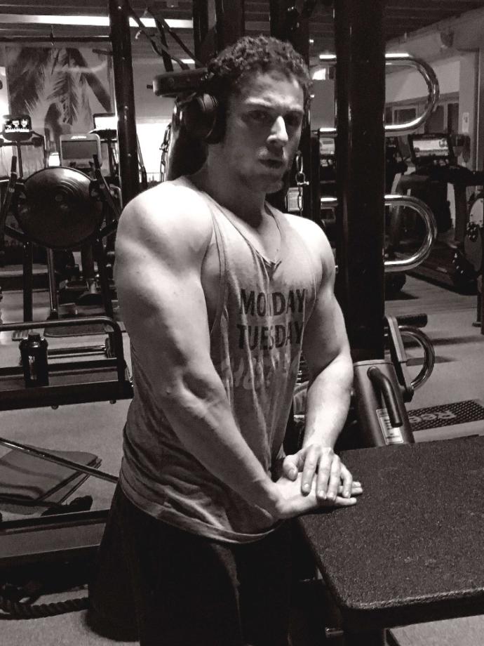 Girls, do you think my body is too muscular or is it just good??