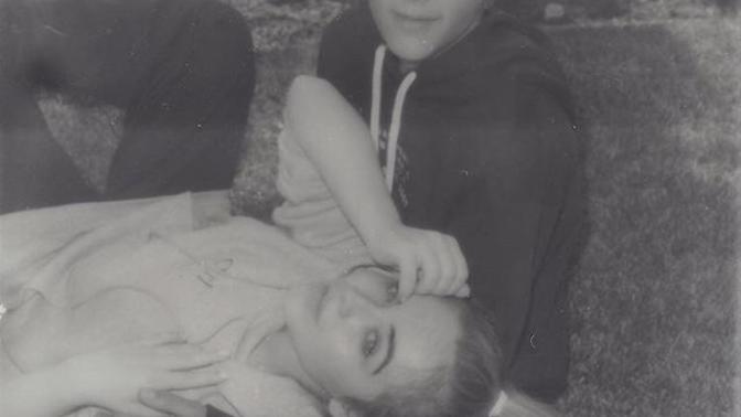 Guys, do you mind if a female friend lays down on you like this when hanging out?