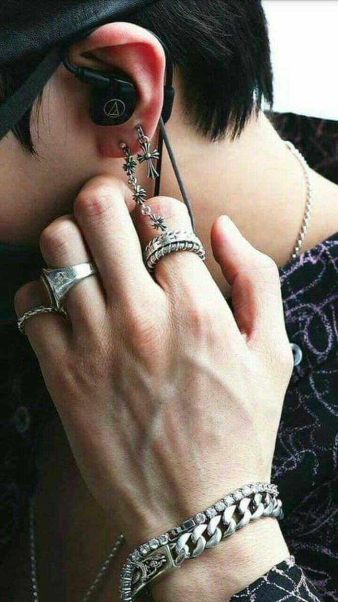 Do women/girls find hands attractive? If so what about them?