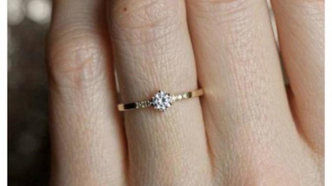 Hey Gagers , how important is the size/cost of the Engagement Ring?