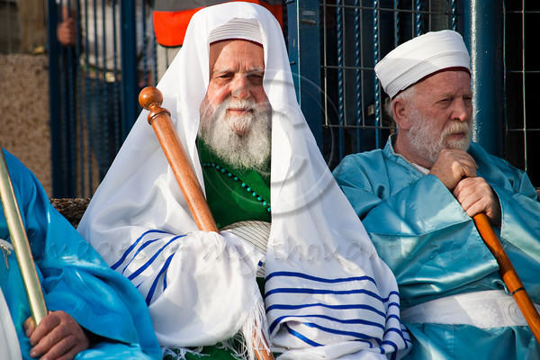 Why Europeans whites and blacks claim they are the descendants of the ancient Jews when the ancient Hebrews were neither white or black?