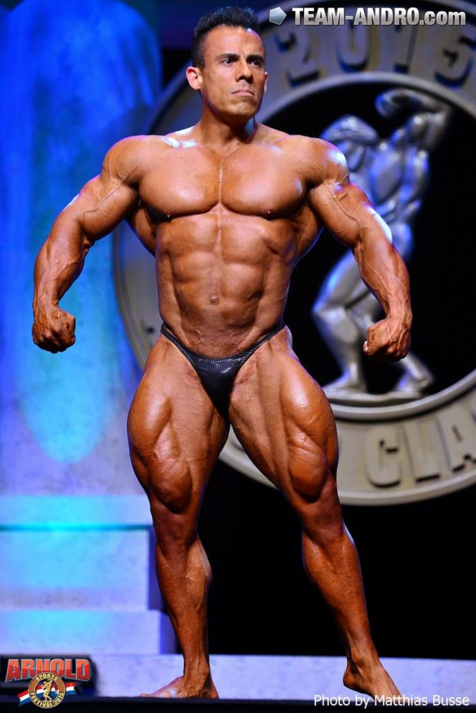 Do Mexican women or Latina women in general love Latino men with a near bodybuilder-physique?
