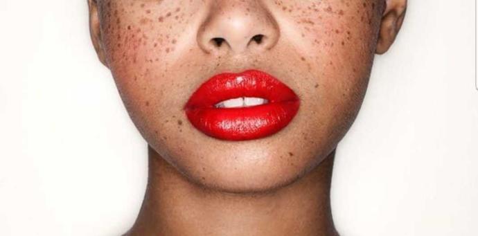 How does it feel to kiss a girl with thick lips??