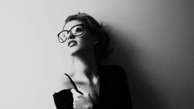 How can I improve myself and become an attractive girl?