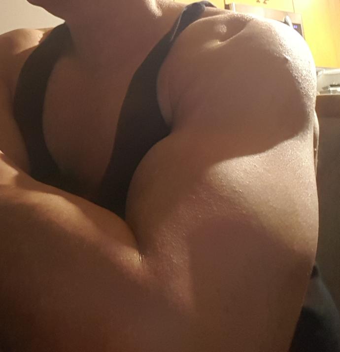 What is proper way to measure arms? Flexed or not? Do my arms look 16.5 inches?