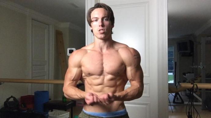 Girls, Do you think big shoulders on a guy look aesthetic ?