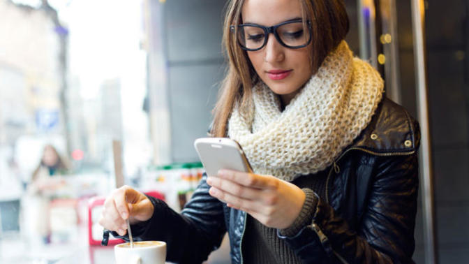Do girls look desperate if they text first?