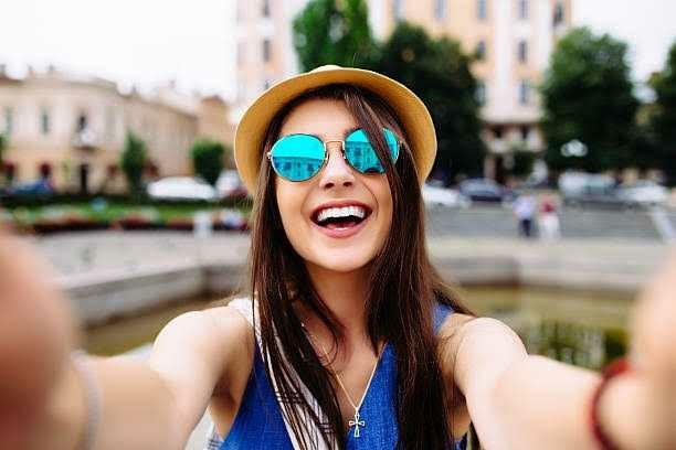 Is that right that Today's date ever takes selfie Everytime?