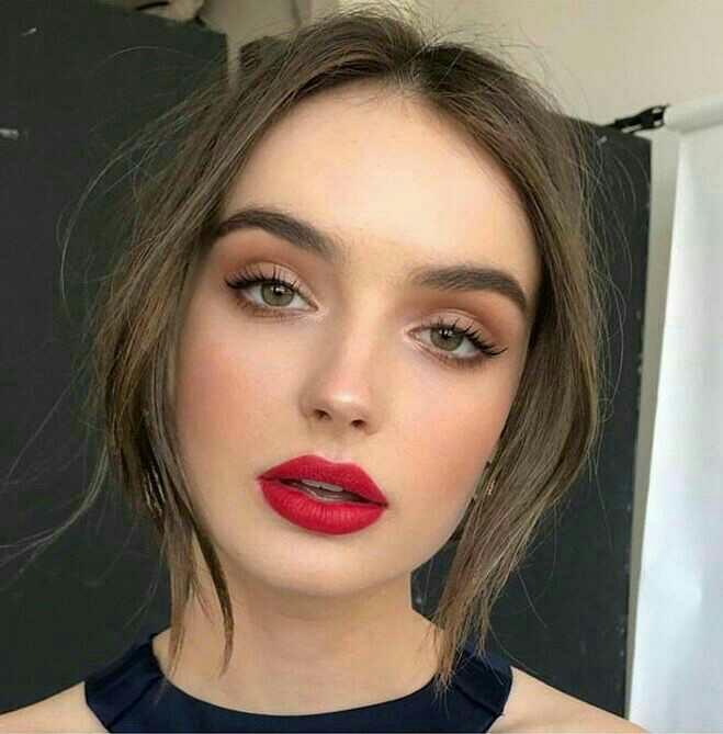 Guys, do you prefer natural or bigger lips??