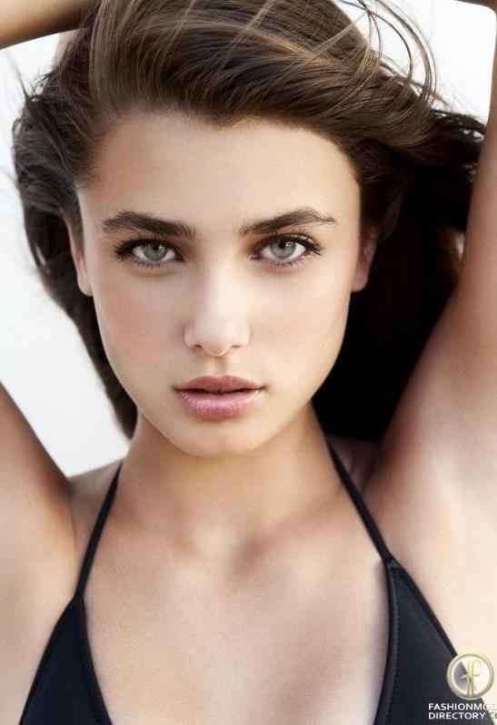 Can a beautiful woman with a nice body have platonic male friends who won’t pursue sex or a relationship with her?