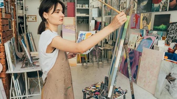 Guys, do you find artistic women to be attractive?
