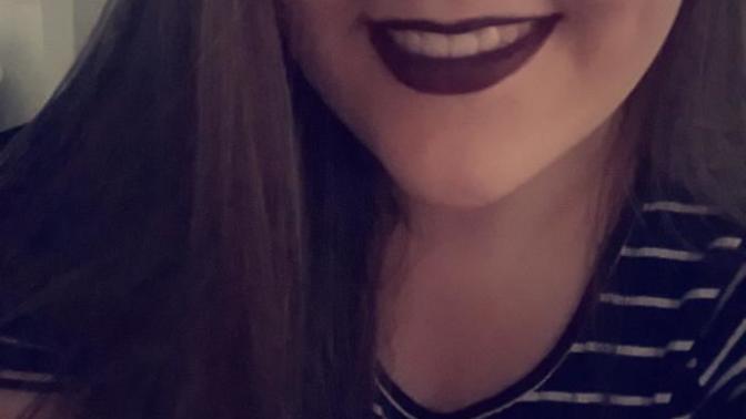 Is dark lipstick attractive or unattractive?