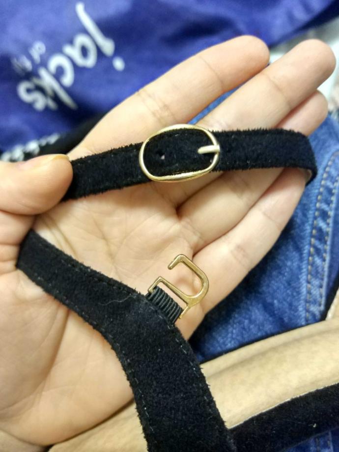 How do you clasp this shut? Sandal/shoe with weird closure?