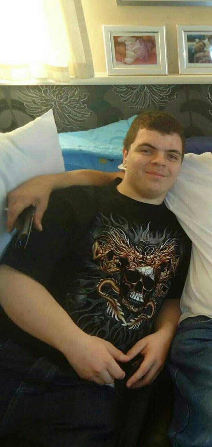 Girls, am I attractive/ average/ or am I still ugly??