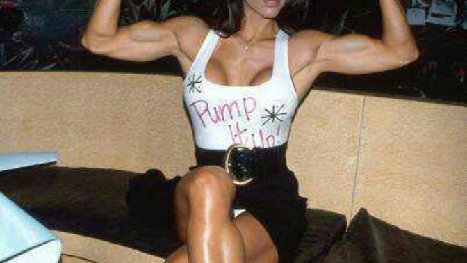Can women look so muscular and curvy naturally?