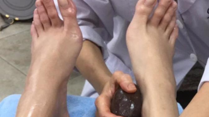 Is it a turn off if your girlfriend has really long toes?