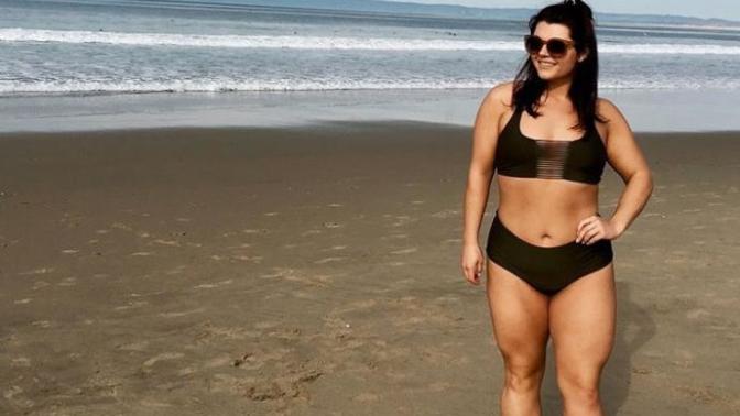 Guys, do you find girl's figure like this sexy (Photo inside)?