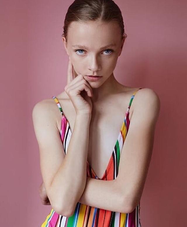 Would you rather date: a girk who is a bit too fat or a girl who is a bit too skinny?