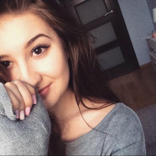 Guys, what is your favorite hair/eye color combo on a girl?