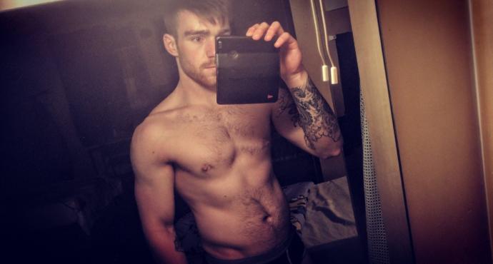 Using topless photos on Tinder? Yes or No??