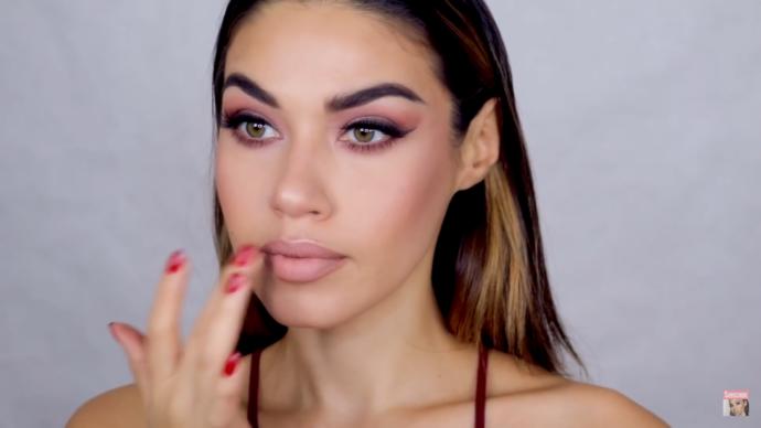 guys: do you prefer matte or glossy lips on a woman?