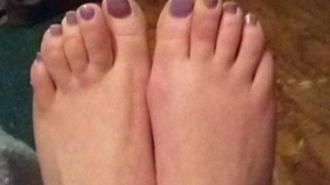 I need to know where to sell pics of my woman size 7 feet online?