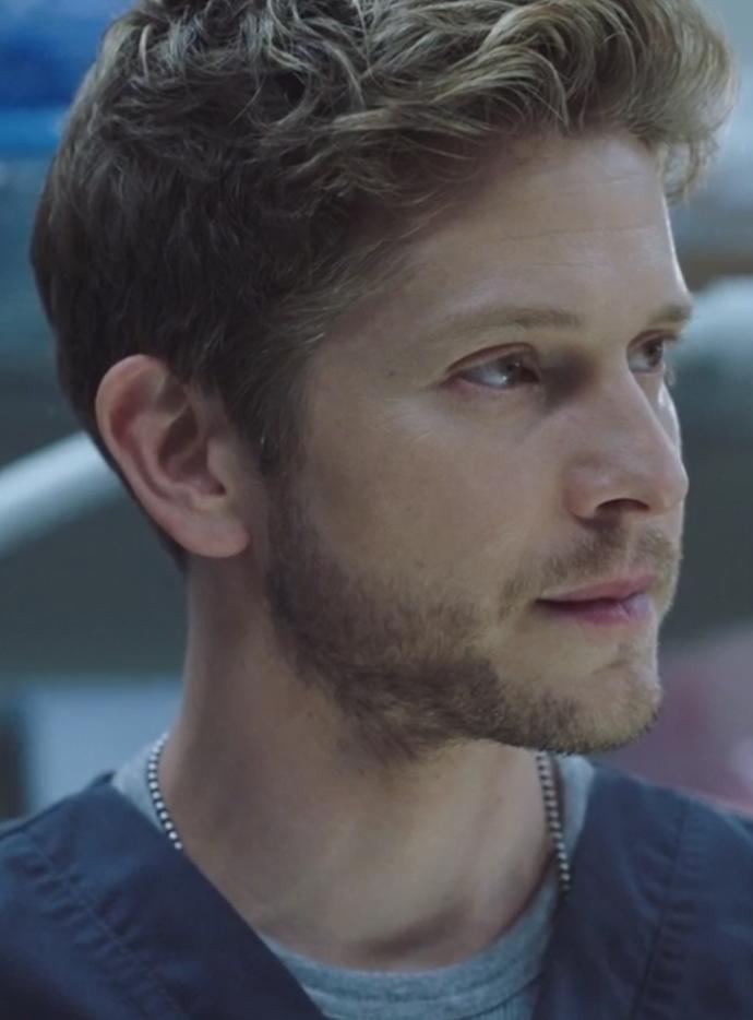Girls, What do you think of minimal necklaces on men?