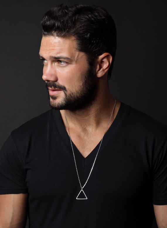 Girls, What do you think of minimal necklaces on men?