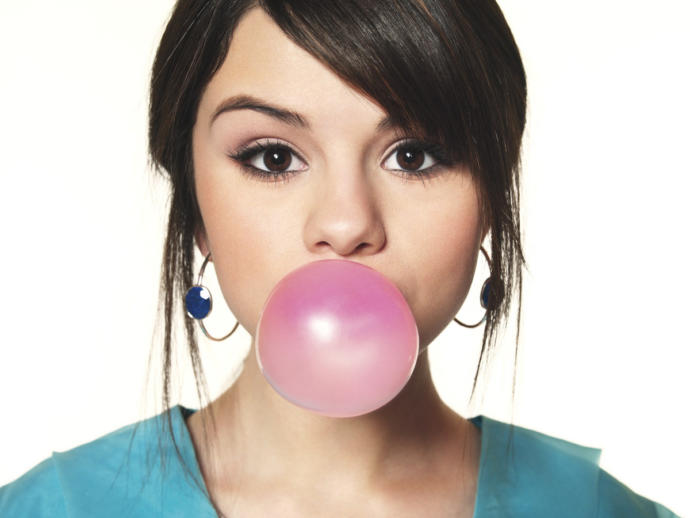 Can you blow bubbles with Gum?