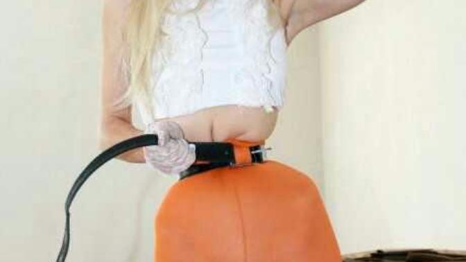 Men do you find this attractive:Worlds Most Flexible Woman?