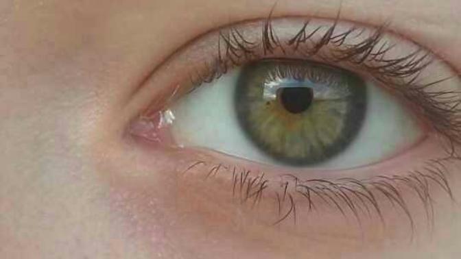 Are my eyes green?