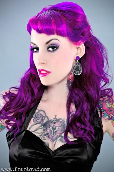 Colored hair: Turn on or turn off?