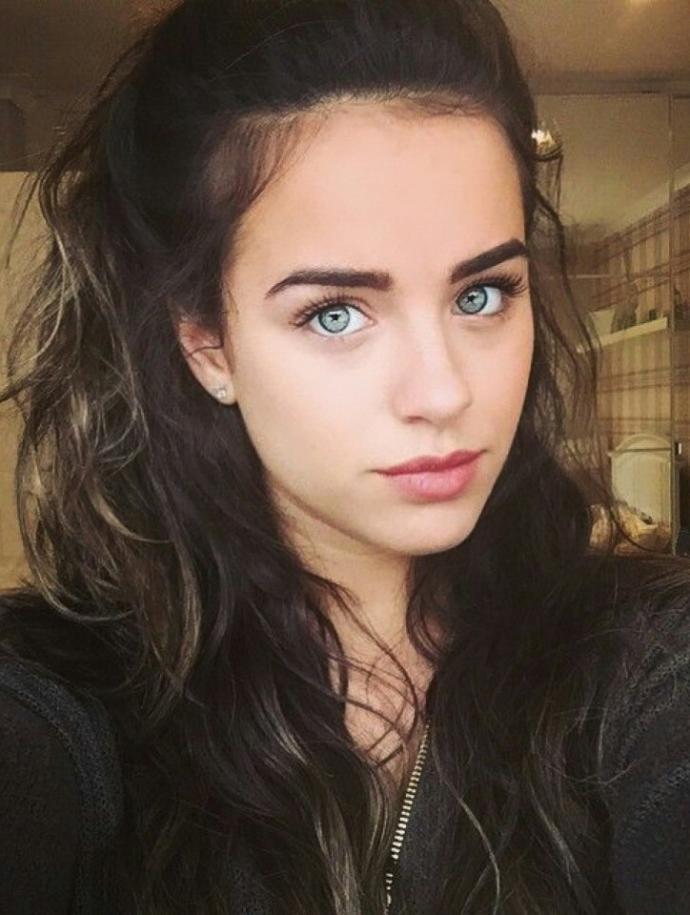 Which cutie is more beautiful?
