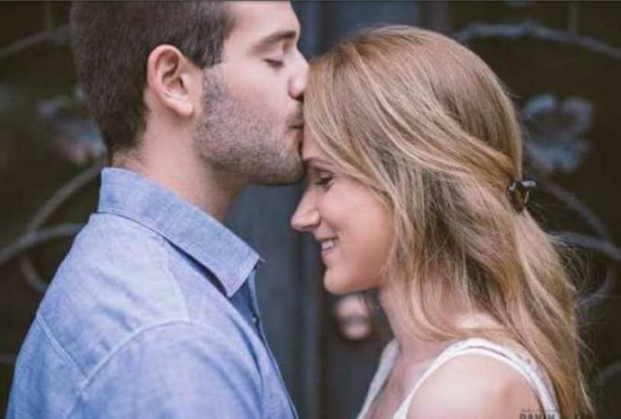 A Kiss Or A Hug On The First Date ??