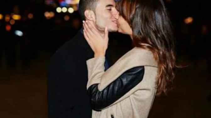 A Kiss Or A Hug On The First Date?