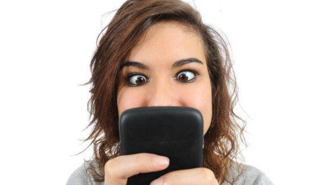 My girlfriend Is Obsessed With Her Phone, Should I Break Up?