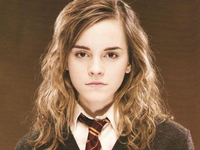 Who is prettier (based only on appearance wise); Jinsoul (Blonde Asian), or Emma Watson (How She Looked When She Played The Part Of Hermoine)?