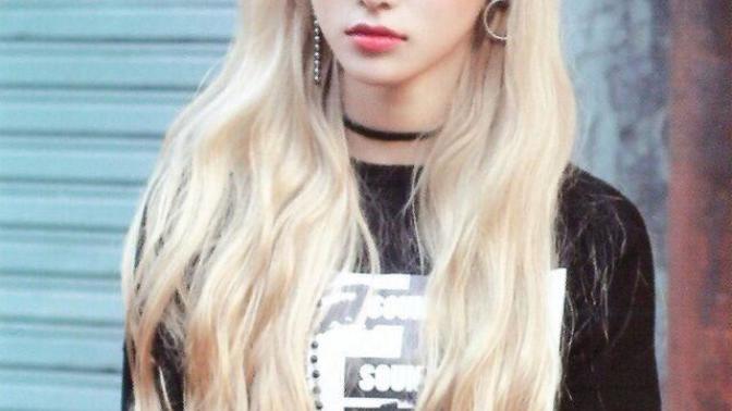Who is prettier (based only on appearance wise); Jinsoul (Blonde Asian), or Emma Watson (How She Looked When She Played The Part Of Hermoine)?