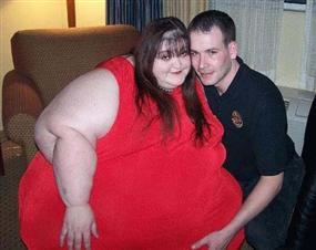 Would you rather date a fat girl or be crushed by her?