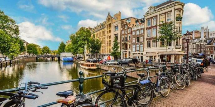 Are there any people from the Netherlands on here??