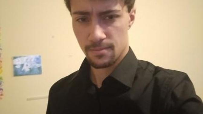 How do I look in my internship clothes?