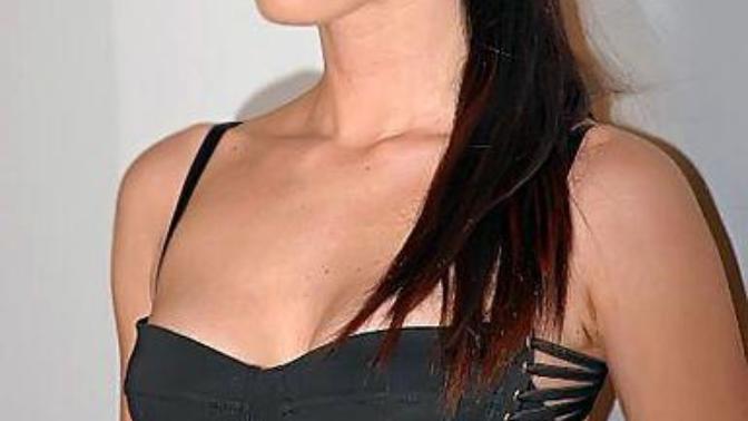 Do guys like broad shoulders on women?