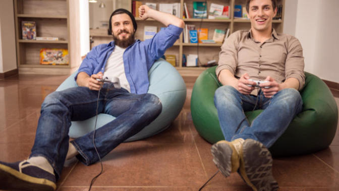 Boyfriend ditched me to play video games with his friend, should I be mad?