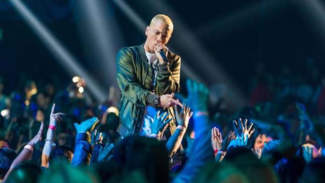 Dont you think that eminem is super fucking awesome?