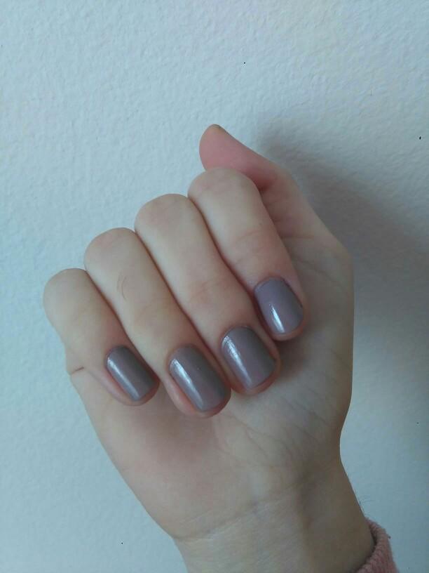 How does this nail polish look? 💅?