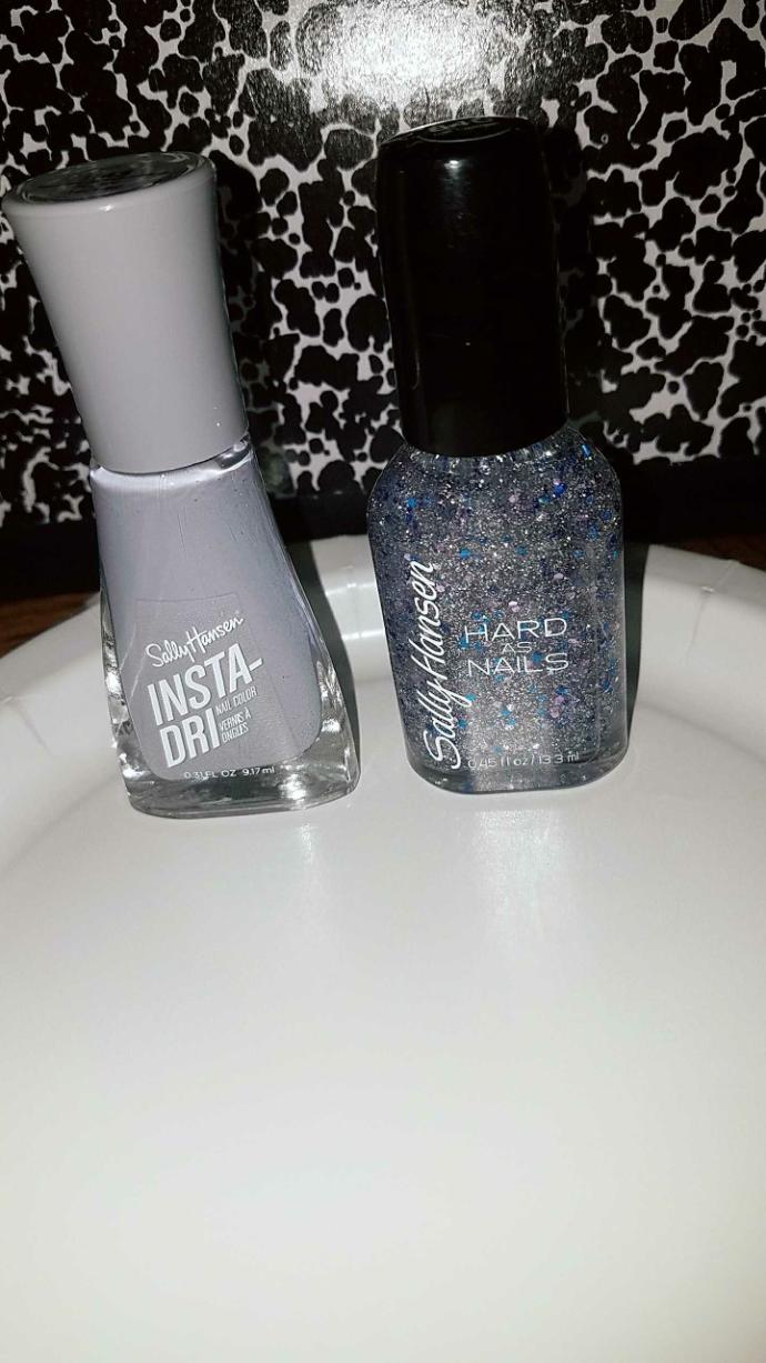 What color should I paint my nails??