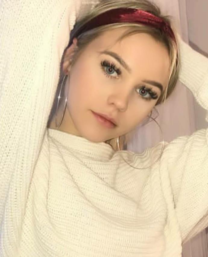 Which pretty cutie is better?