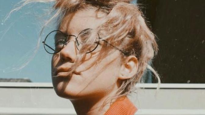 How do I look more feminine?